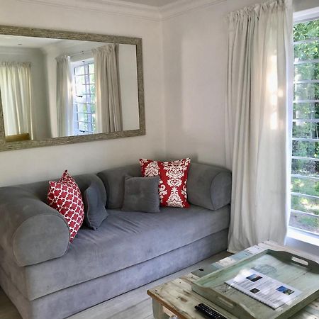 Sunset Beach Living Guesthouse Kaapstad Buitenkant foto