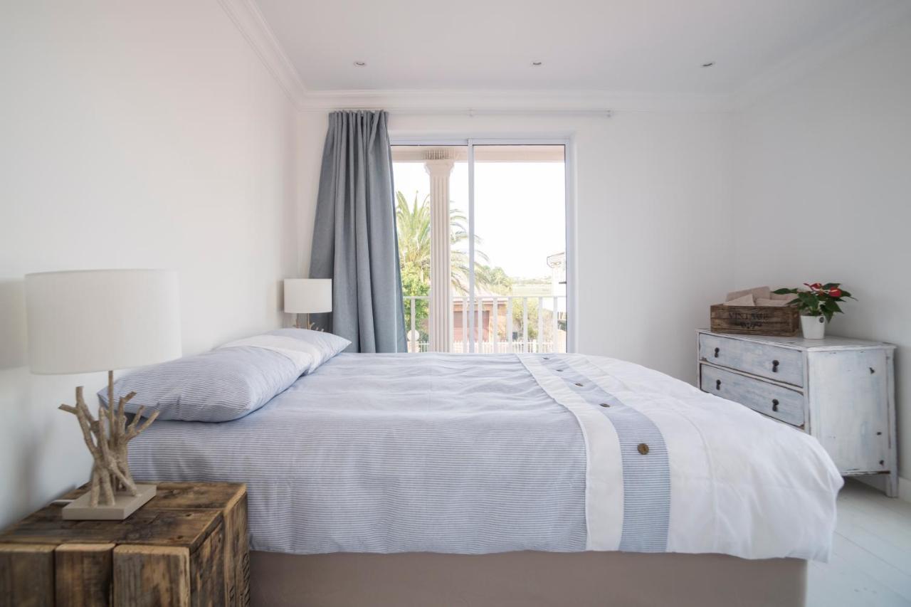Sunset Beach Living Guesthouse Kaapstad Buitenkant foto