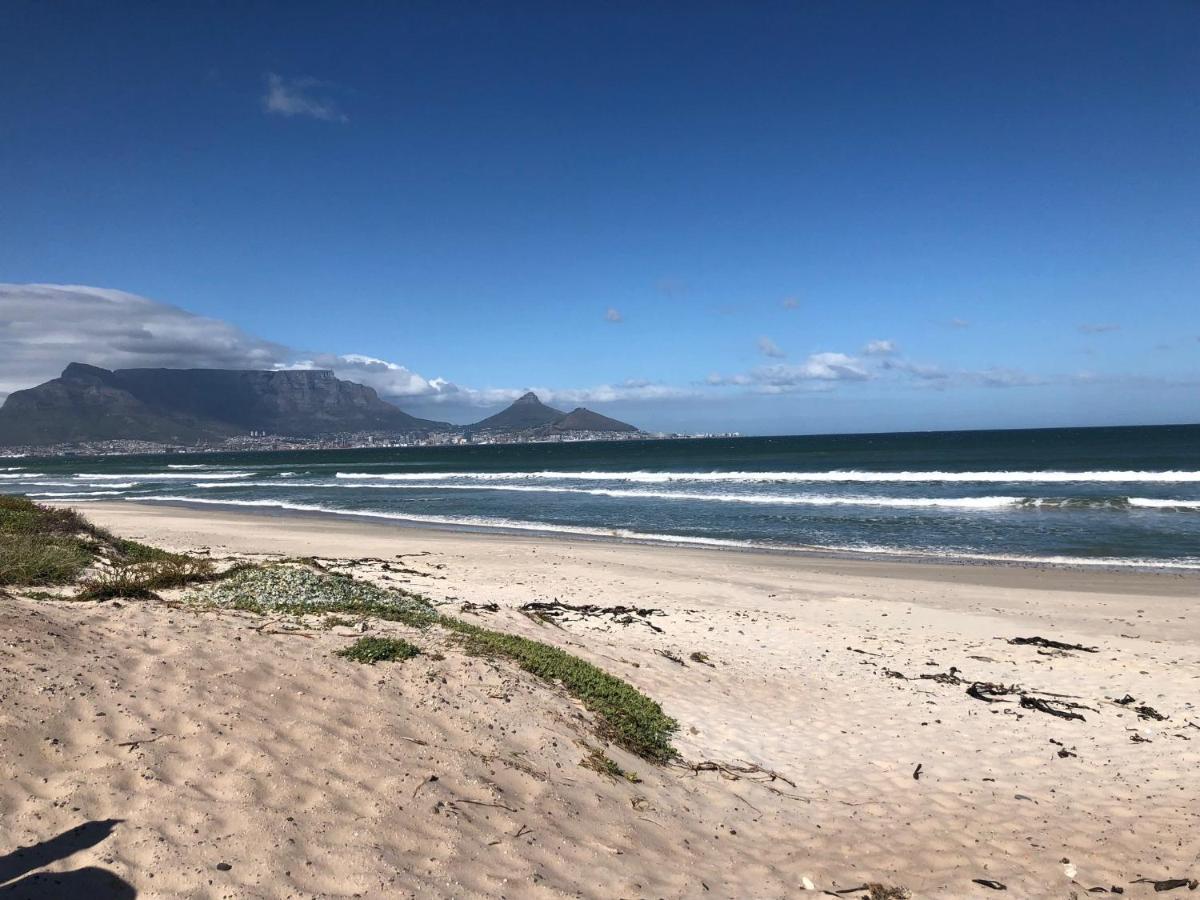 Sunset Beach Living Guesthouse Kaapstad Buitenkant foto