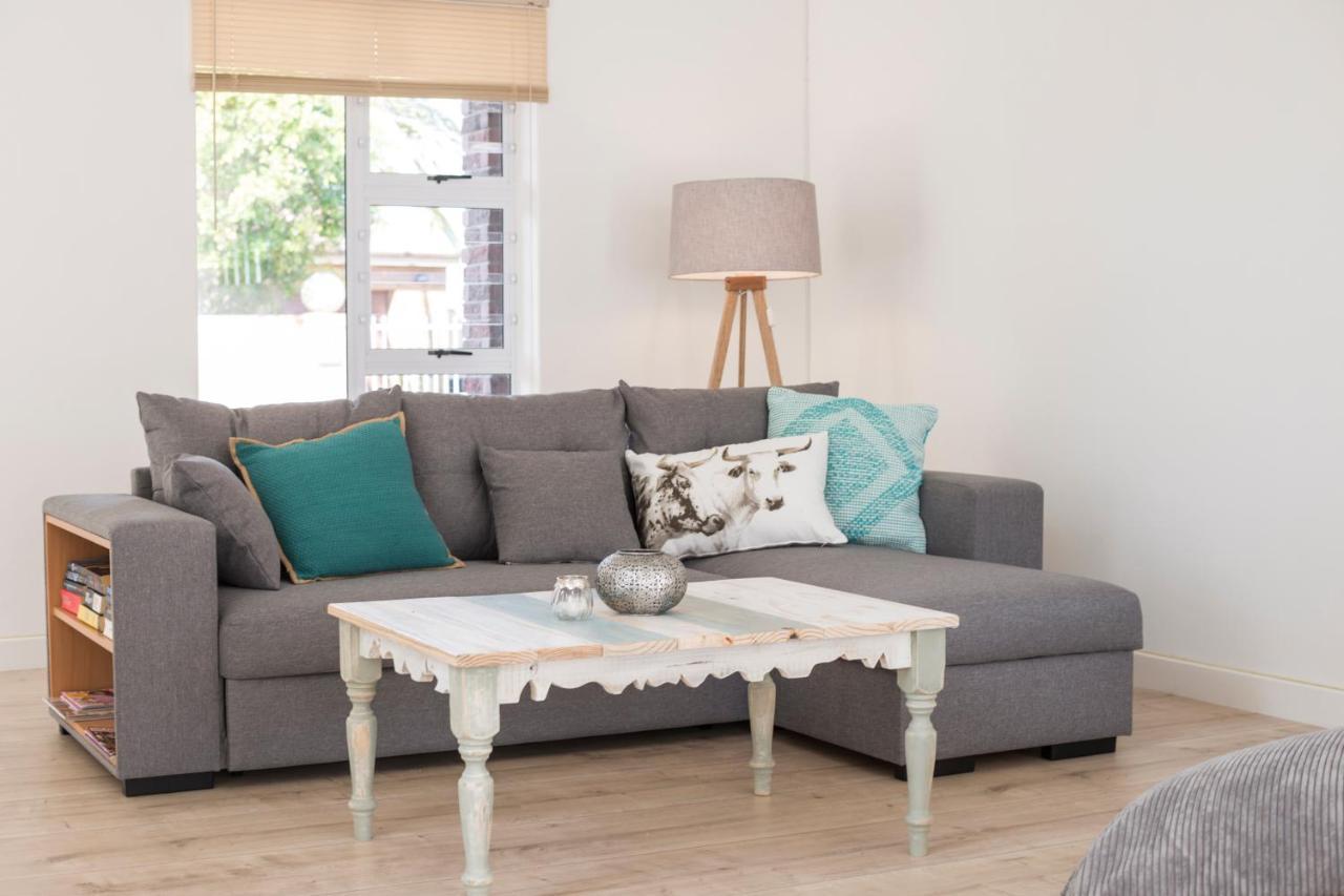 Sunset Beach Living Guesthouse Kaapstad Buitenkant foto