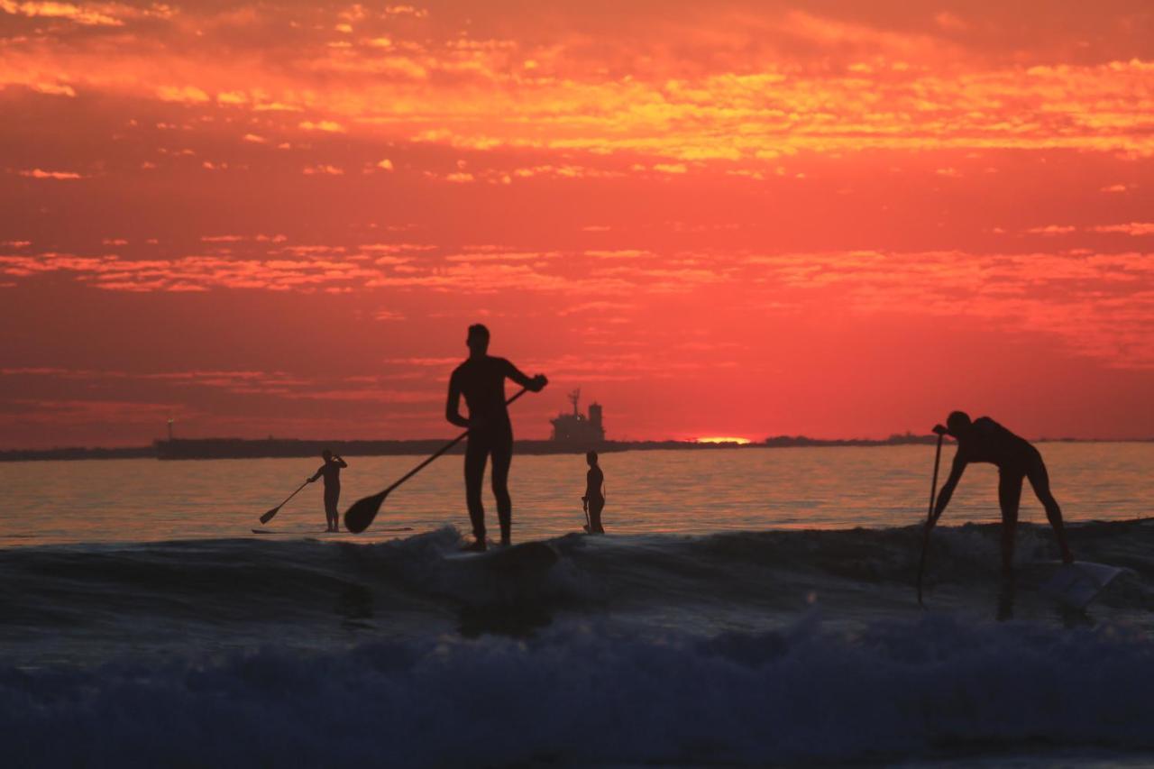 Sunset Beach Living Guesthouse Kaapstad Buitenkant foto