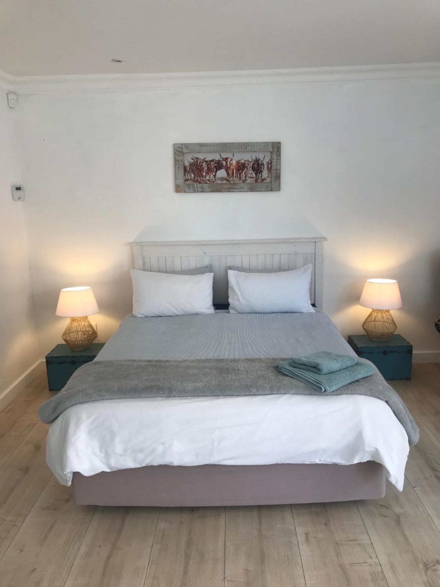 Sunset Beach Living Guesthouse Kaapstad Buitenkant foto