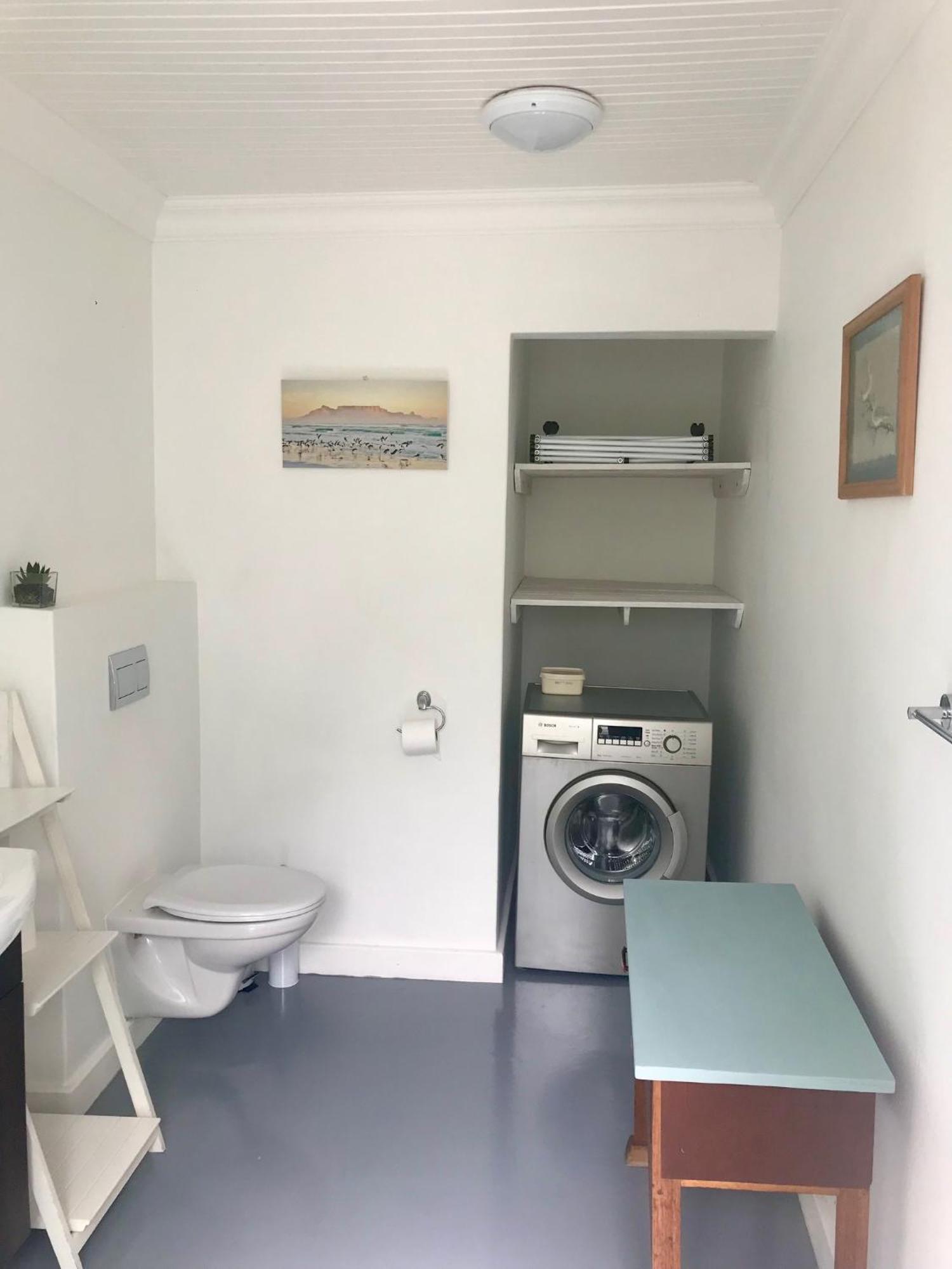 Sunset Beach Living Guesthouse Kaapstad Buitenkant foto