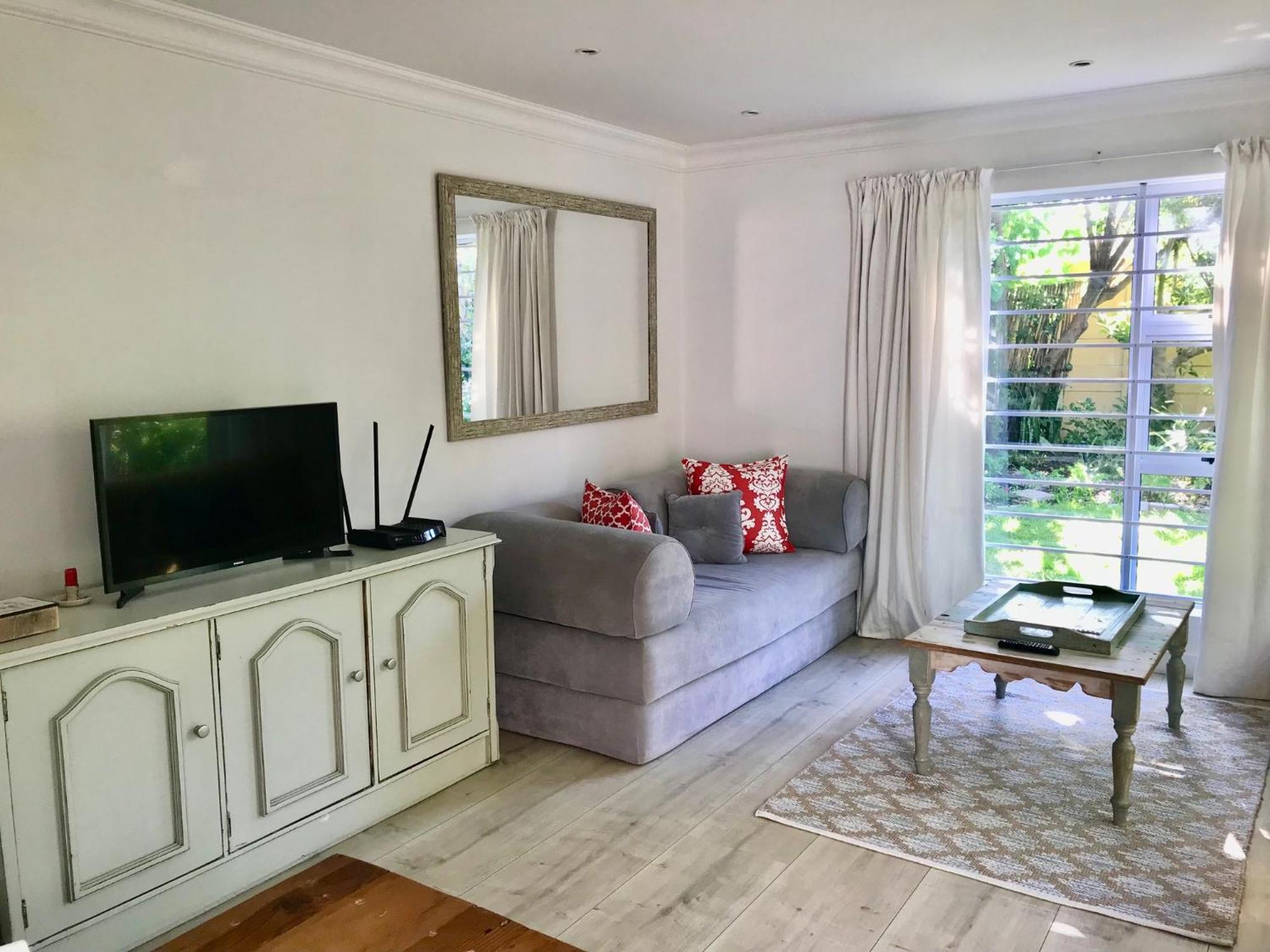 Sunset Beach Living Guesthouse Kaapstad Buitenkant foto
