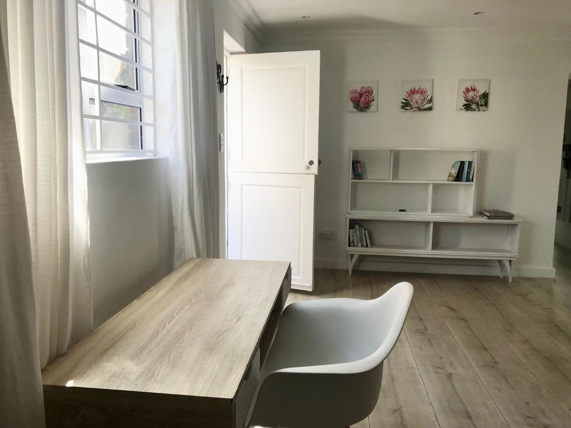 Sunset Beach Living Guesthouse Kaapstad Buitenkant foto