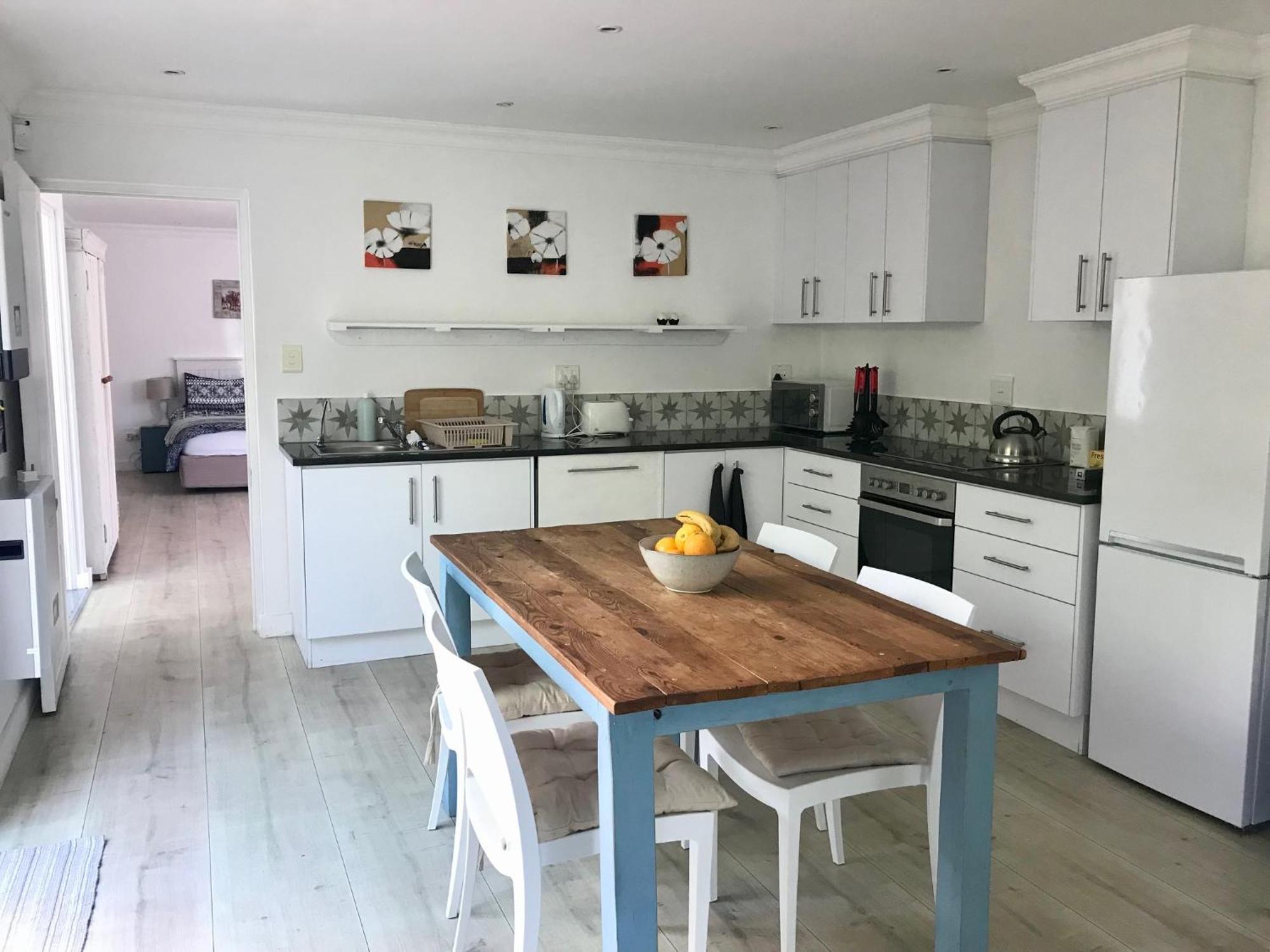 Sunset Beach Living Guesthouse Kaapstad Buitenkant foto